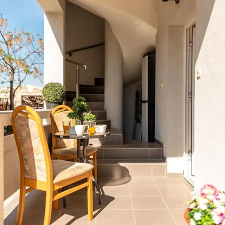 Ivancevic Apartment Vir